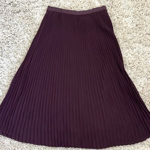 Aritzia Babaton Pleated Midi Skirt, Carolyn Bessette Kennedy/Lorelai Gilmore